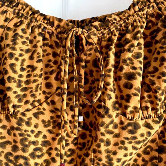 William B Cheetah Print Long Blouson Sleeve Ruched Back Crop Top Size Medium - Picture 4 of 12